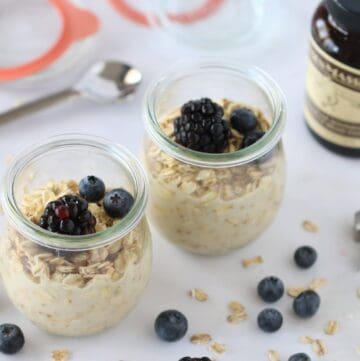 Vanilla Overnight Oats in small jars with berries